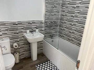 4 bedroom house in Leeds