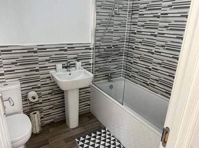 4 bedroom house in Leeds