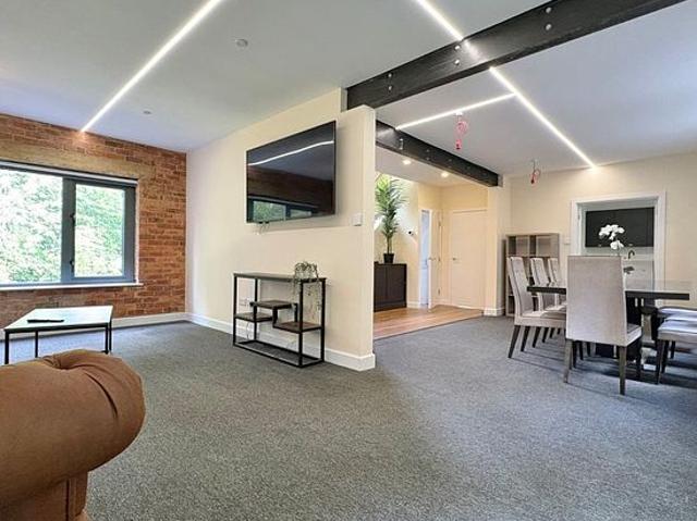 4 bedroom house in Leeds