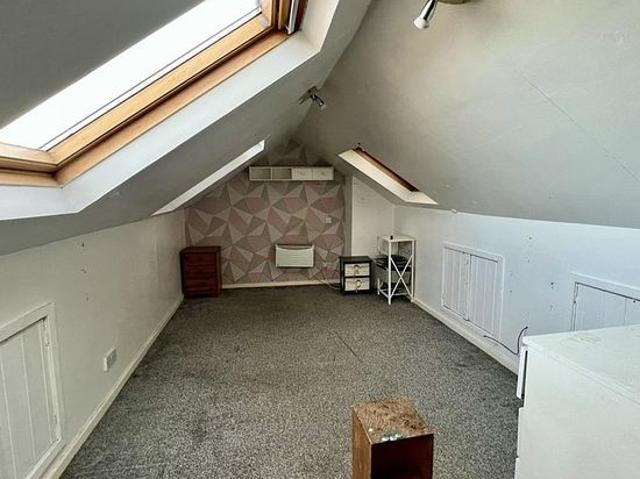 4 bedroom house in Leeds