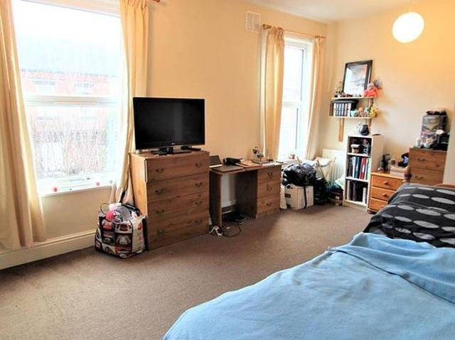 4 bedroom house in Leeds