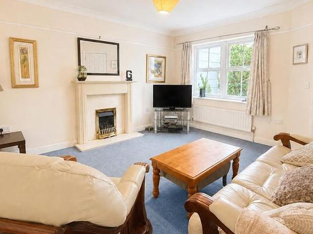4 bedroom house in Leeds