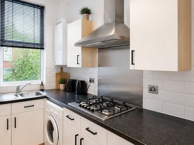 4 bedroom house in Leeds