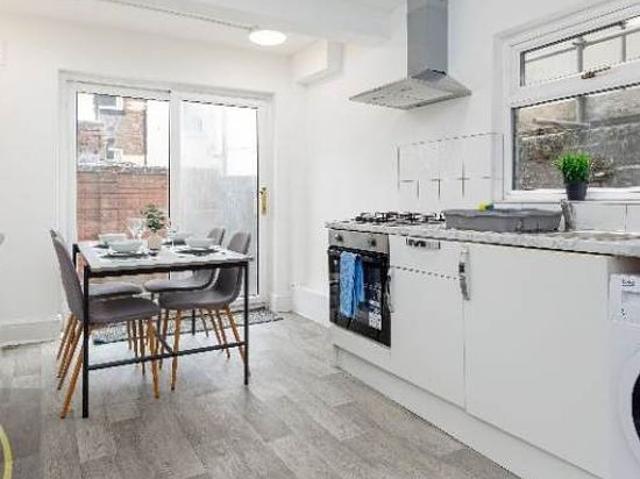 4 bedroom house in Liverpool