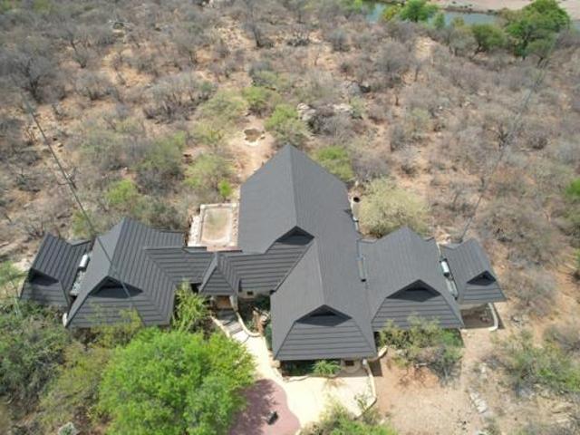 4 Bedroom House in Lissataba Private Nature Reserve