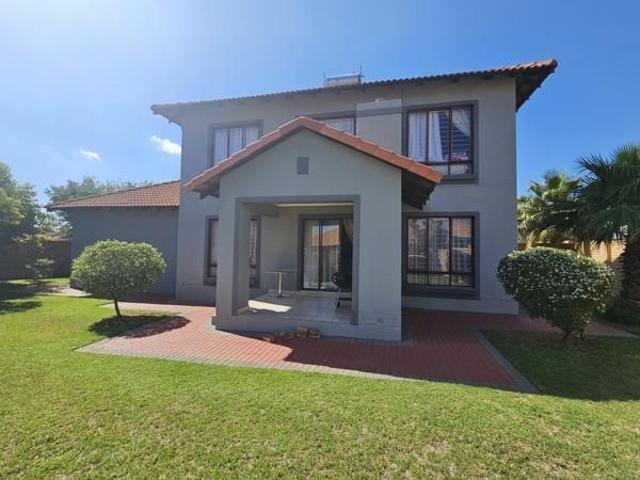 4 Bedroom House in Monavoni
