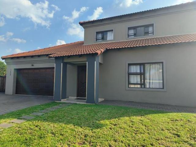 4 Bedroom House in Monavoni