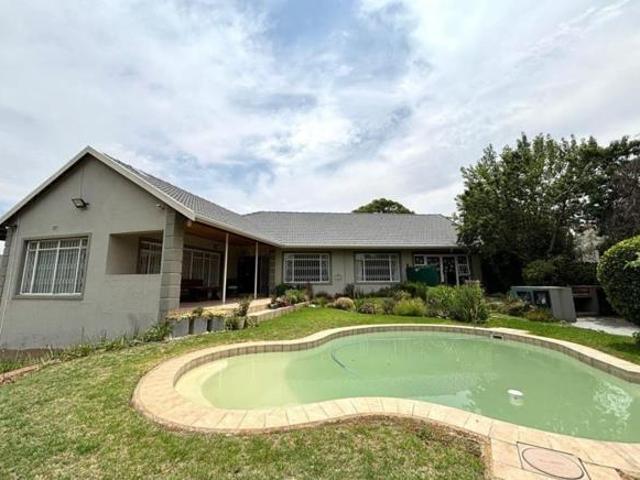 4 Bedroom House in Mondeor
