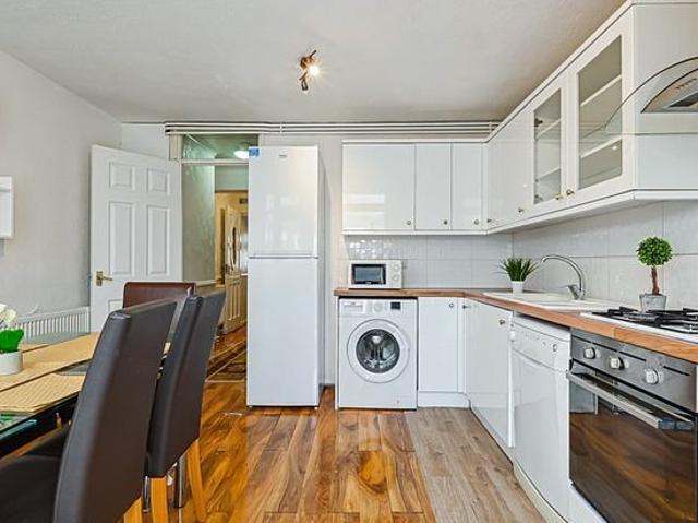 4 bedroom house in Mitcham