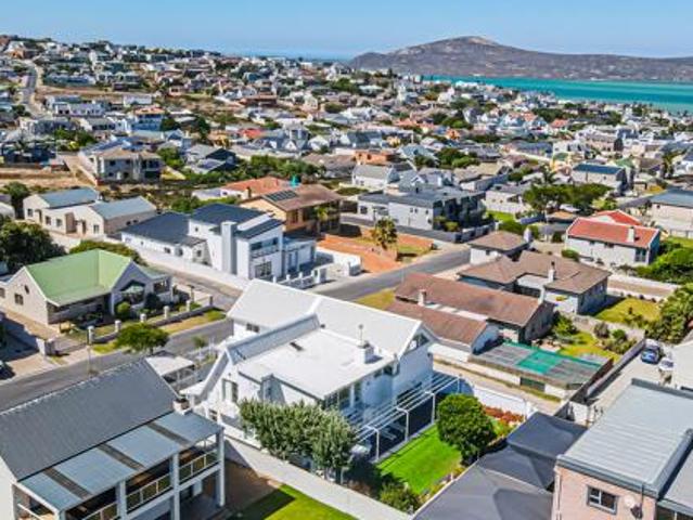 4 Bedroom House in Myburgh Park