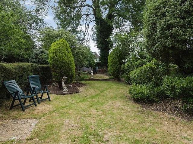 4 bedroom house in New Malden