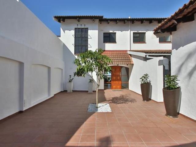 4 Bedroom House in Southbroom