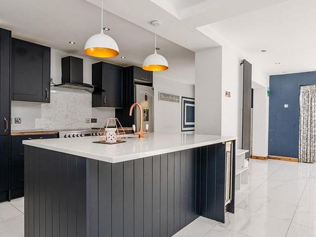 4 bedroom house in Solihull