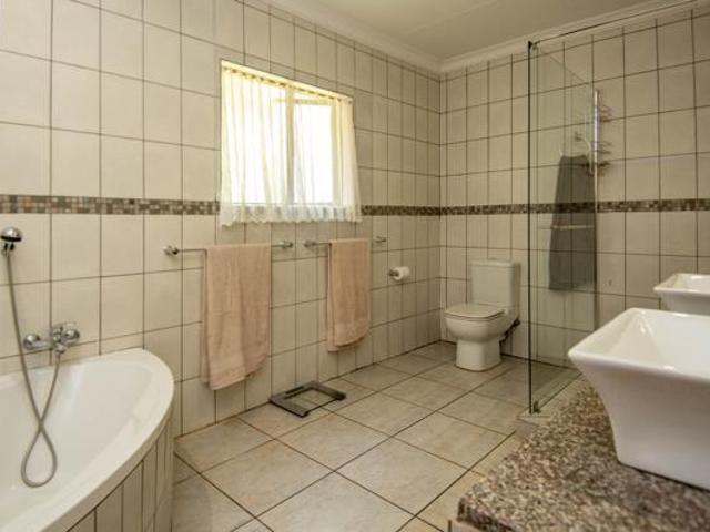 4 Bedroom House in Sonheuwel