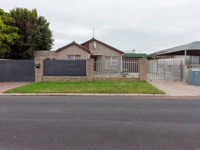 4 Bedroom House in Saldanha Central