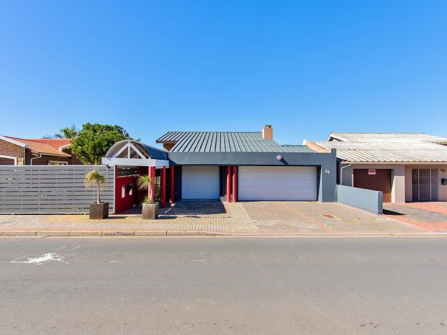 4 Bedroom House in Saldanha Heights