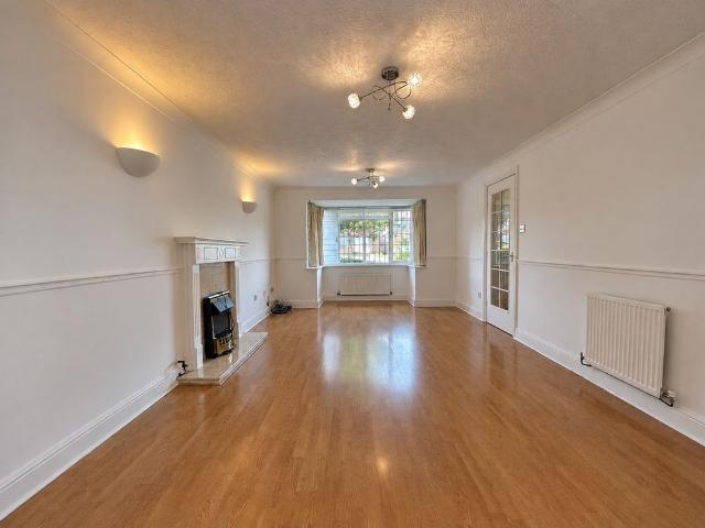 4 bedroom House in Shakespeare Way, Bracknell