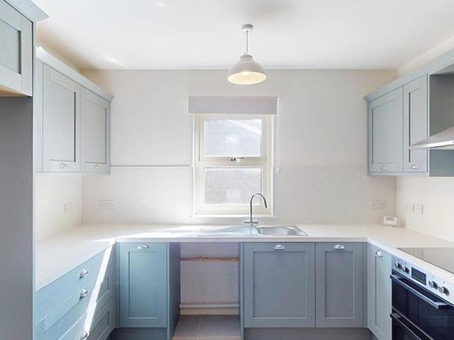 4 bedroom house in Sheffield