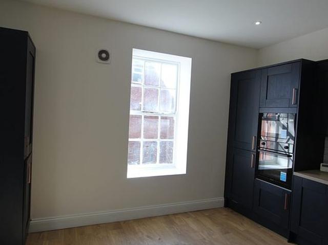 4 bedroom house in Sheffield