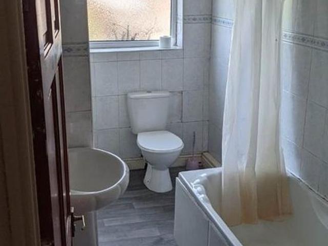 4 bedroom house in Sheffield