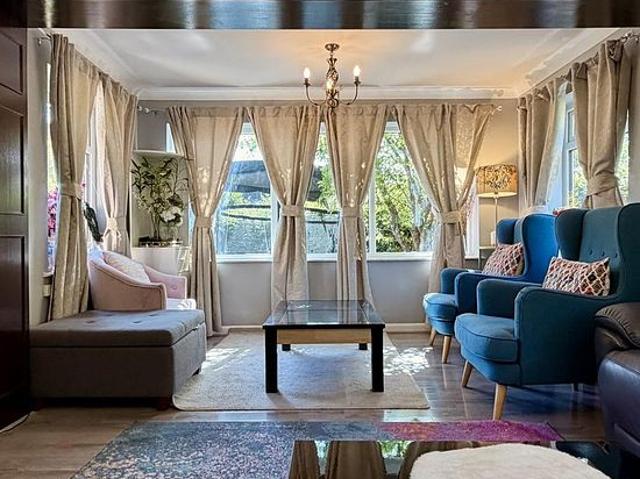 4 bedroom house in Sheffield