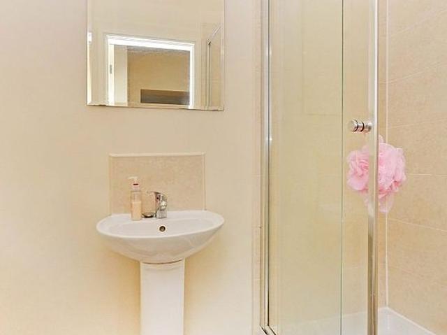 4 bedroom house in Sheffield