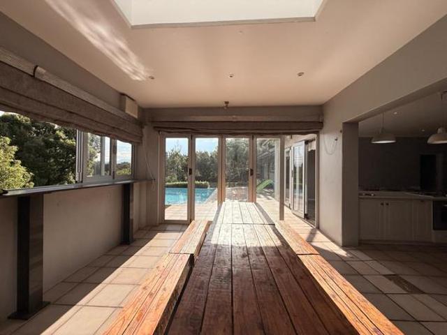 4 Bedroom House in Signal Hill