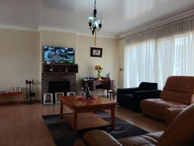4 Bedroom House in Signal Hill
