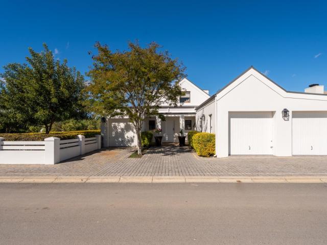4 Bedroom House in Silwerstrand Golf And River Estate