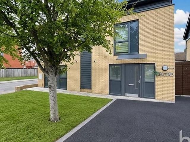 4 bedroom house in Stanmore