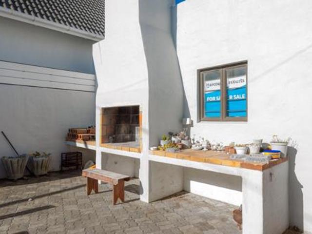 4 Bedroom House in Struisbaai