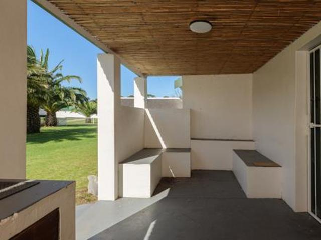 4 Bedroom House in Struisbaai