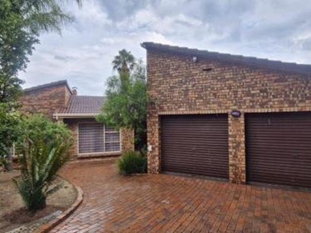 4 Bedroom House in Sundowner