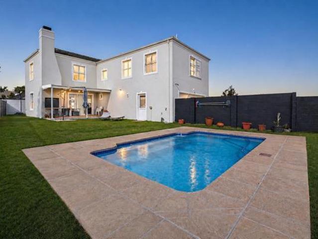 4 Bedroom House in Sunningdale