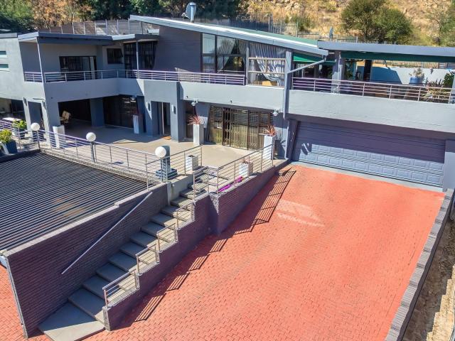 4 Bedroom House in Sunnyrock