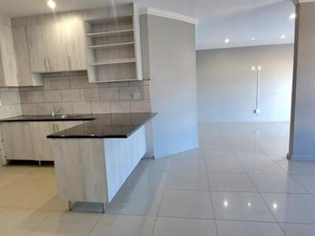 4 Bedroom House in Sunrise on Sea