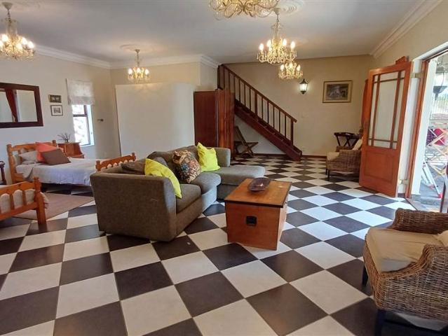 4 Bedroom House in Paradise Beach