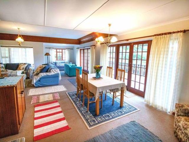 4 Bedroom House in Paradise Beach