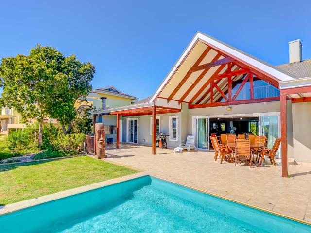 4 Bedroom House in Pezula Golf Estate