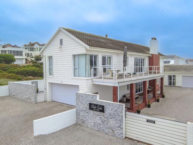 4 Bedroom House in Pearl Bay
