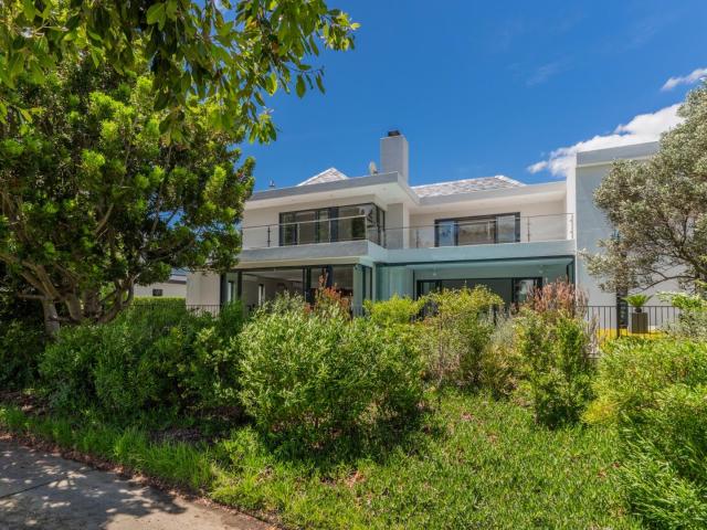 4 Bedroom House in Pearl Valley at Val de Vie