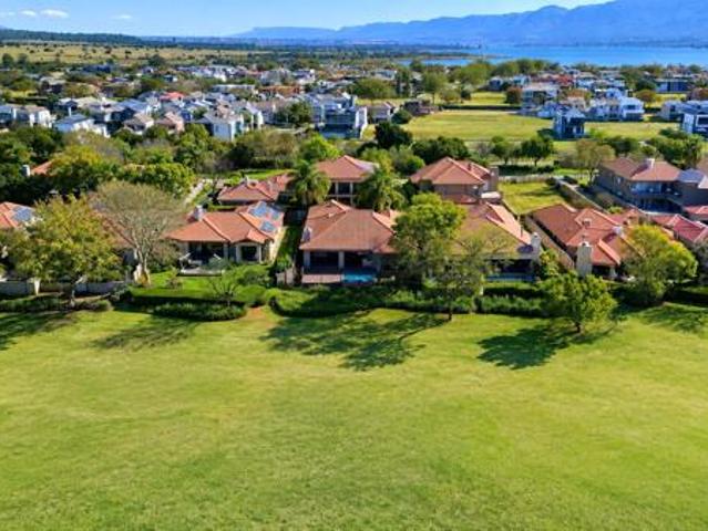 4 Bedroom House in Pecanwood