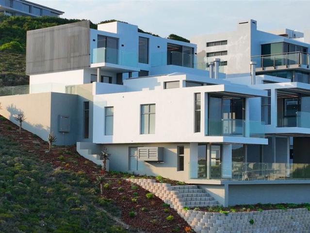 4 Bedroom House in Pinnacle Point Golf Estate
