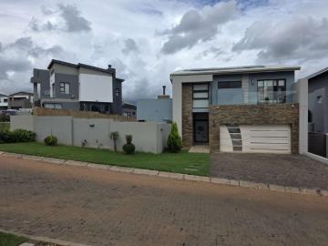4 Bedroom House in Pinnacle View