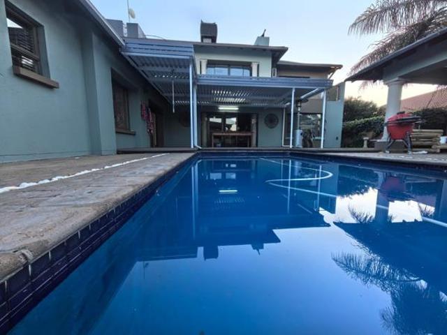4 Bedroom House in Roylglen Gardens
