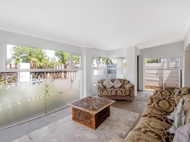 4 Bedroom House in Roodepoort North