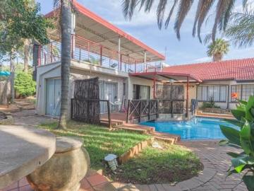 4 Bedroom House in Rooihuiskraal