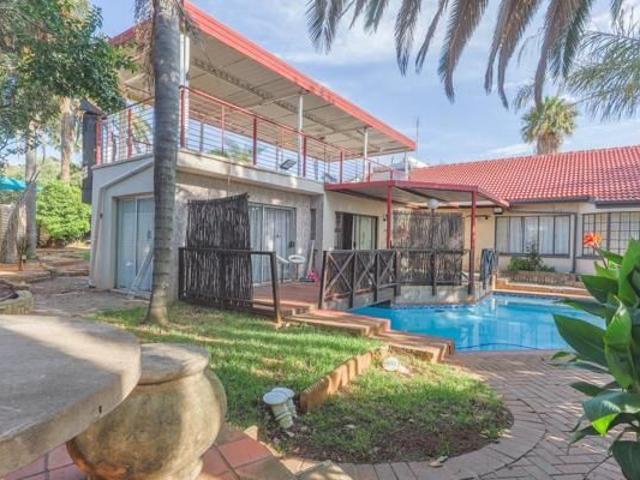 4 Bedroom House in Rooihuiskraal