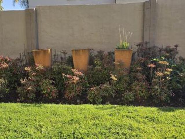 4 Bedroom House in Rooihuiskraal North