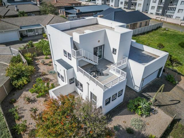 4 Bedroom House in Reebok